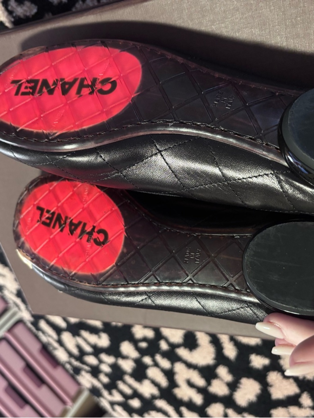 CHANEL Black Leather Ballet Flats with White CC Appliqué - Picture 4 of 6